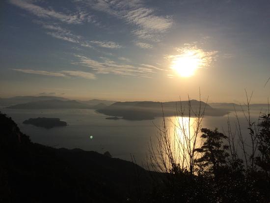皆さんにとってすばらしい1年でありますように! 今年の新年の写真は広島・宮島の初日の出です!